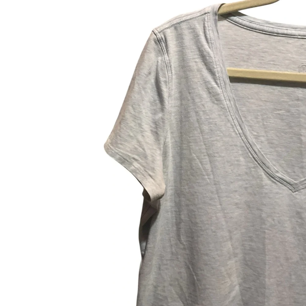 🍋 Lululemon Light Blue V-Neck Women's T Shirt - Picture 4 of 8